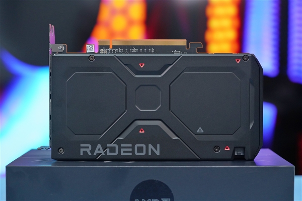 硬刚RTX 4060 Ti!AMD RX 7600图赏