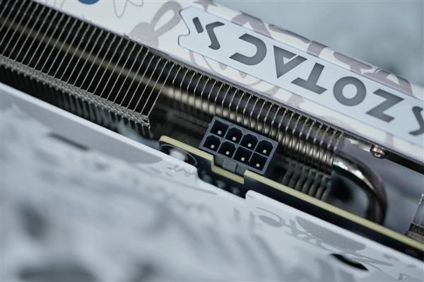 白色机身玩趣十足！索泰RTX 4060 Ti X-GAMING显卡图赏