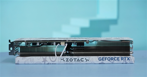 涂鸦外观玩趣十足!索泰RTX 4070Ti天启OC欧泊白图赏