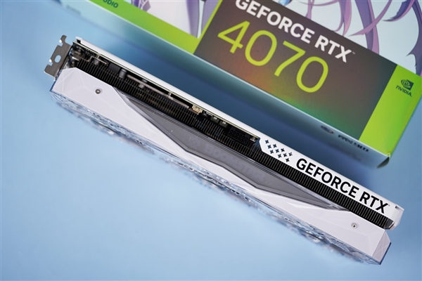 纯白机身美翻了!影驰RTX 4070星曜OC图赏
