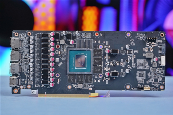 奢华散热!索泰RTX 4070天启OC显卡图赏
