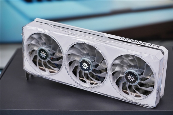 纯白机身美翻了!影驰RTX 4070星曜OC图赏