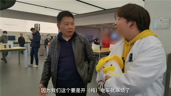 靠增程抢的充电桩 凭什么让给纯电?