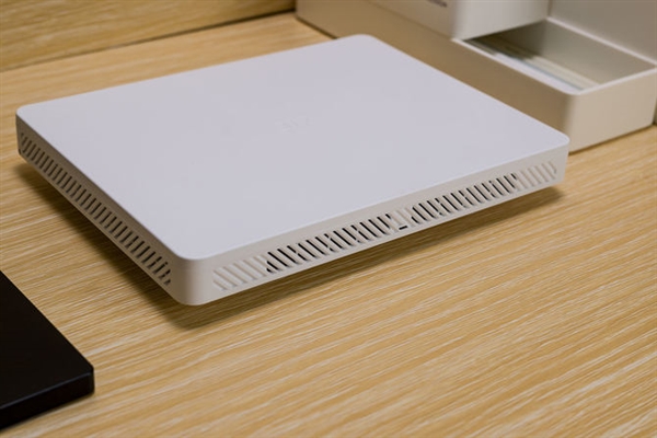中兴晴天墙面路由器上手:新一代WiFi 6穿墙神器