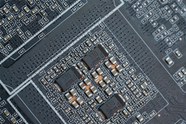 涂鸦外观玩趣十足!索泰RTX 4070Ti天启OC欧泊白图赏
