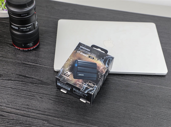 3米抗摔+4TB超大容量！三星T7 Shield 4TB移动固态硬盘上手
