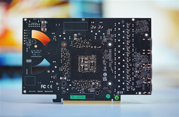 纯白机身美翻了!影驰RTX 4070星曜OC图赏