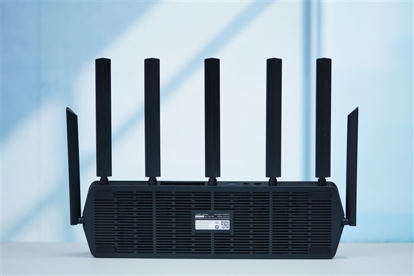 Wi-Fi 7路由只要899元！小米路由器7000图赏