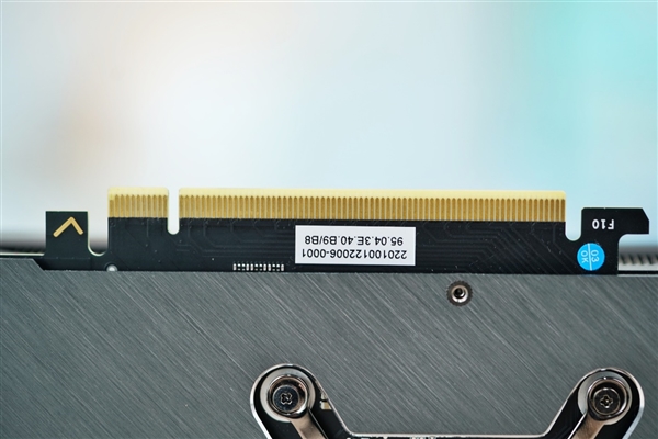 独特磁吸智屏!七彩虹iGame RTX 4070 Vulcan OC显卡图赏