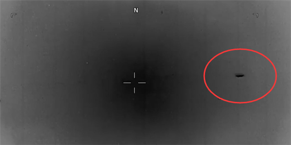 美公布最新疑似UFO视频:半透明状银色球体高空高速飞行