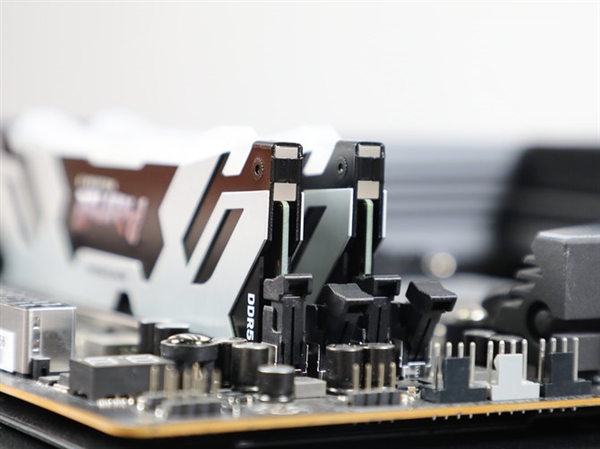 AMD锐龙7950X3D处理器上手:通杀未来3-5年的游戏无压力