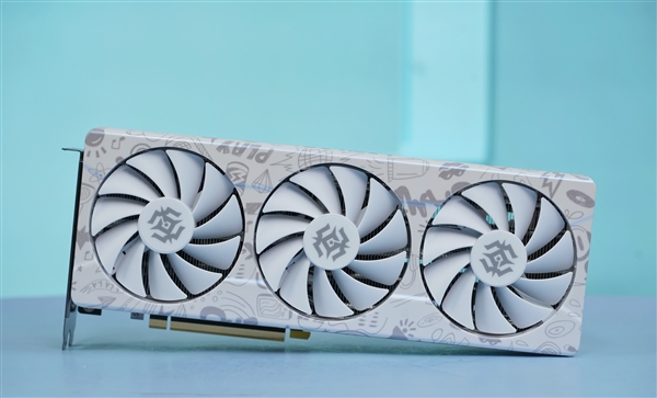 涂鸦外观玩趣十足!索泰RTX 4070Ti天启OC欧泊白图赏