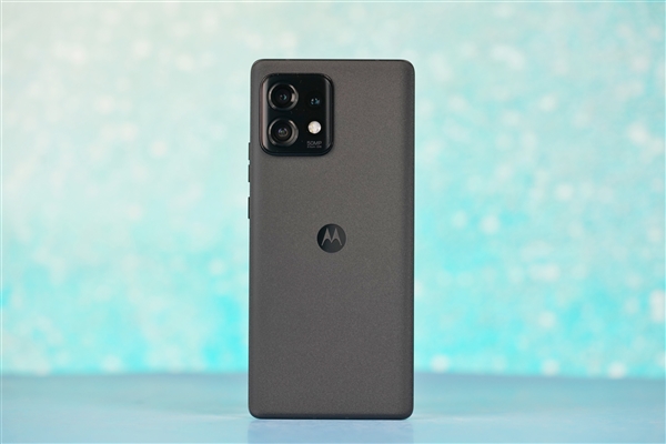 饱满如水滴！联想moto X40开箱图赏