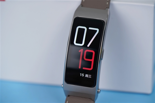 耳机、手环二合一!华为通话手环B7图赏:3D弧面柔性彩屏