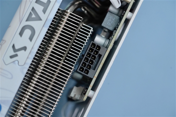 涂鸦外观玩趣十足!索泰RTX 4070Ti天启OC欧泊白图赏