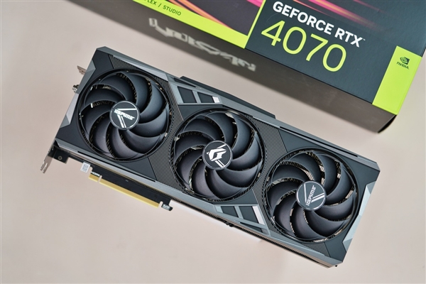 独特磁吸智屏!七彩虹iGame RTX 4070 Vulcan OC显卡图赏