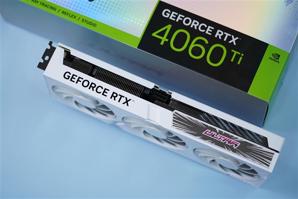 高颜值波普风!七彩虹RTX 4060 Ti Ultra W OC显卡图赏