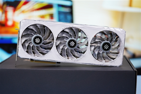 纯白机身美翻了!影驰RTX 4070星曜OC图赏