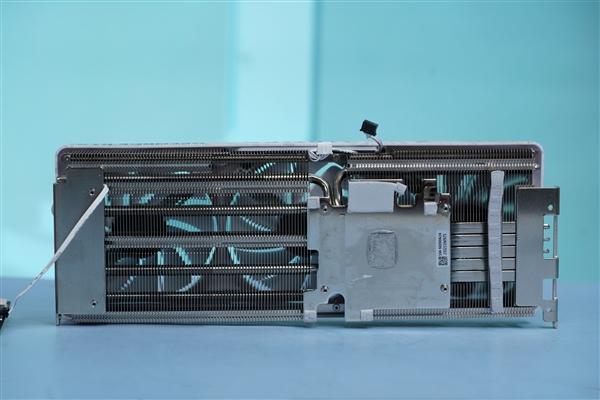 涂鸦外观玩趣十足!索泰RTX 4070Ti天启OC欧泊白图赏