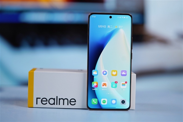 首发2亿单镜变焦相机!真我11 Pro+图赏