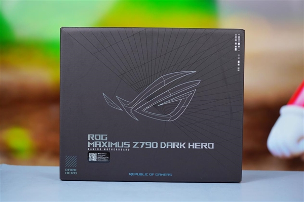 支持14代酷睿！ROG MAXIMUS Z790 DARK HERO主板图赏