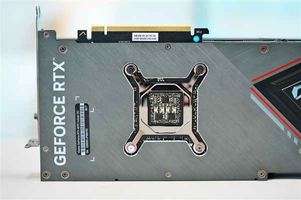 独特磁吸智屏!七彩虹iGame RTX 4070 Vulcan OC显卡图赏