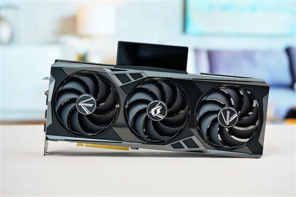 独特磁吸智屏!七彩虹iGame RTX 4070 Vulcan OC显卡图赏
