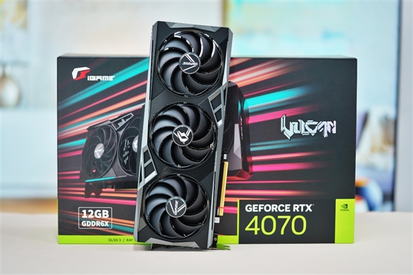 独特磁吸智屏!七彩虹iGame RTX 4070 Vulcan OC显卡图赏