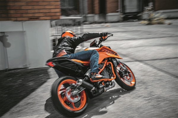 3万9千8！全新KTM 390 DUKE上市：单缸四冲程可弹射起步