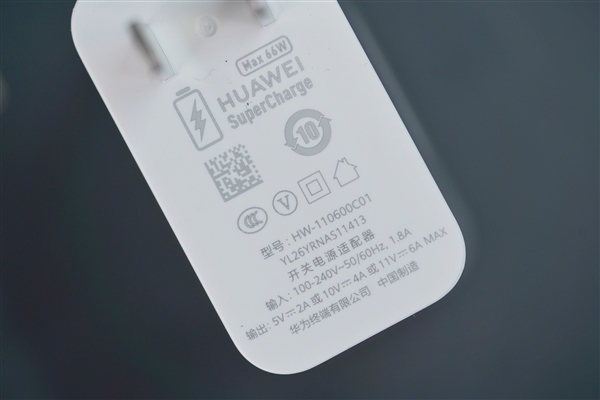 超薄超轻颠覆折叠屏!华为Mate X3图赏