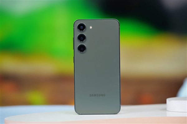6.1英寸手感绝佳小屏!三星Galaxy S23图赏