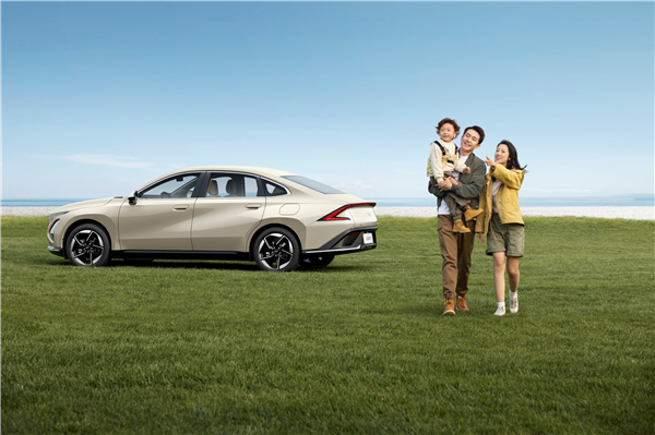 看看油价摸摸钱包:8.88万元的五菱星光超值!(图8) 看看油价摸摸钱包:8.88万元的五菱星光超值!(图8)