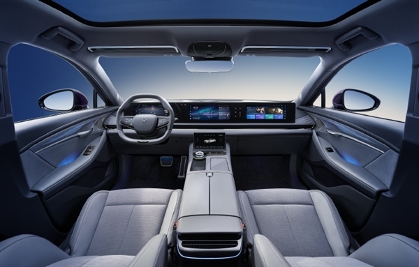 纯电续航262公里同级最长！岚图追光PHEV上市：25.28万元