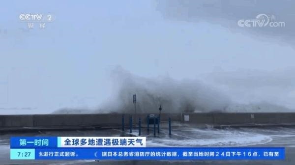 冬季风暴席卷北美：加拿大一社区被“冰封”成雪城