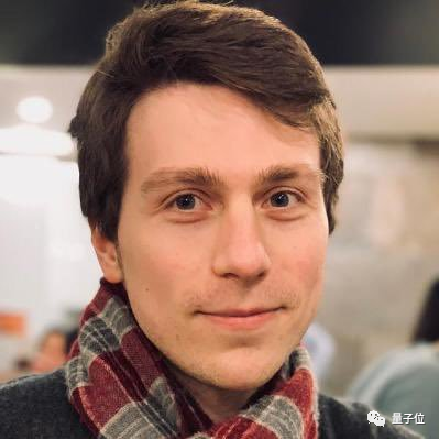 身体很诚实!马斯克加入AIGC大战:抢购1万张GPU、挖Deepmind墙角
