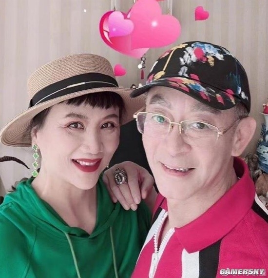 六小龄童庆祝结婚35周年：当年靠600块追到的《西游记》小妖