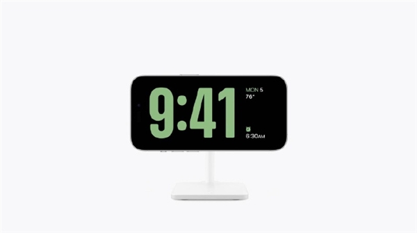 苹果又抄袭罗永浩!iOS 17发布StandBy功能:让iPhone变时钟、智能屏幕