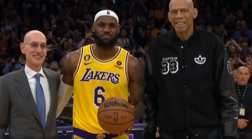 詹姆斯成为NBA历史得分王!贾巴尔亲临见证奇迹