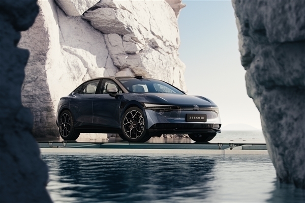 极氪007官宣:将于12月下旬上市并开放试驾(图2) 极氪007官宣:将于12月下旬上市并开放试驾