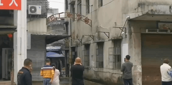 《狂飙》取景地拍照收费摊主已搬离:没给续签合同