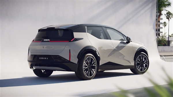 动力比肩V6双涡轮 零百加速3.7秒!极氪X上市:18.98万元起