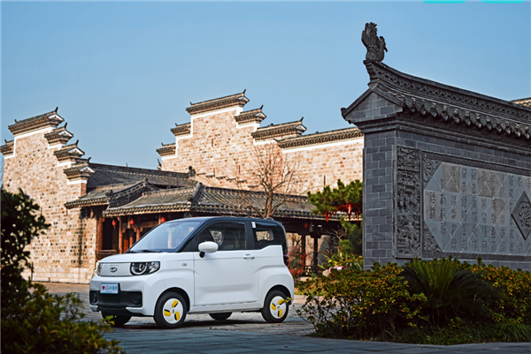 五菱宏光MINI EV劲敌!奇瑞QQ冰淇淋170km奶昔款上市:3.99万起