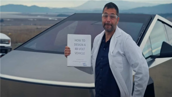 马斯克解决世纪难题后给车企CEO送出一本书：《如何设计48V汽车》