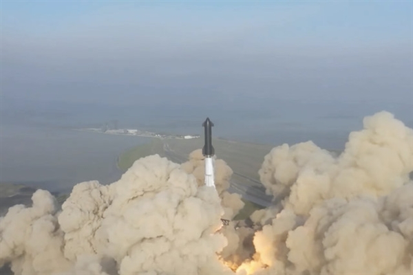 马斯克SpaceX星舰发射失败:惨烈爆炸 当空“放烟花”