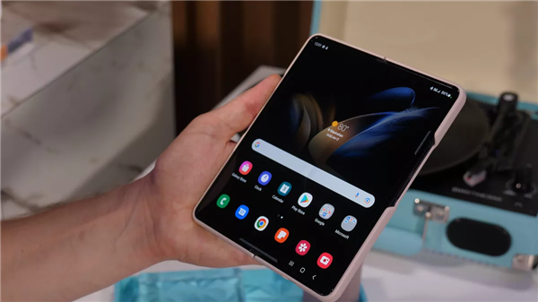 一个月高强度折叠测试：三星开始测试Galaxy Z Fold 5水滴铰链