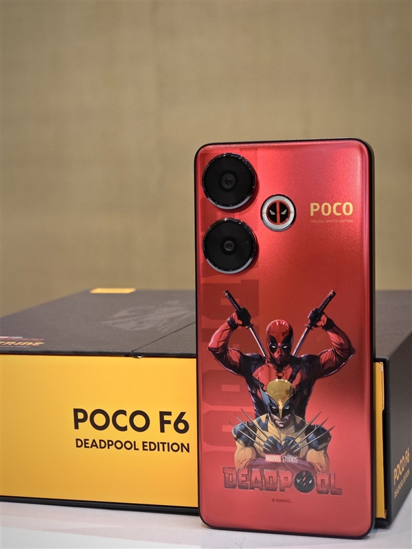 小米POCO F6《死侍与金刚狼》联名版真机曝光：贱贱闪光灯吸睛