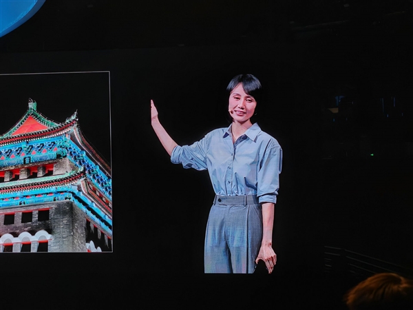 超豪华阵容:袁泉亮相华为发布会 担任华为P60系列影像大使