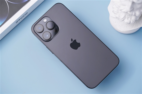 美国2名窃贼打洞进苹果店偷走436部iPhone:价值超340万