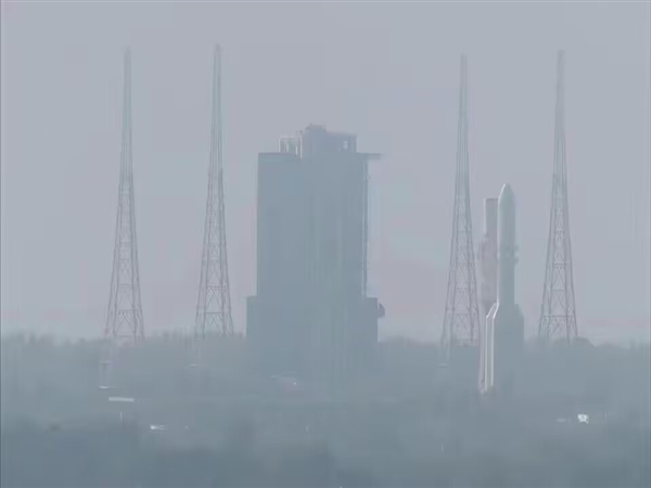 一再推迟：SpaceX猎鹰重型火箭暂停发射美国神秘空天飞机X-37B