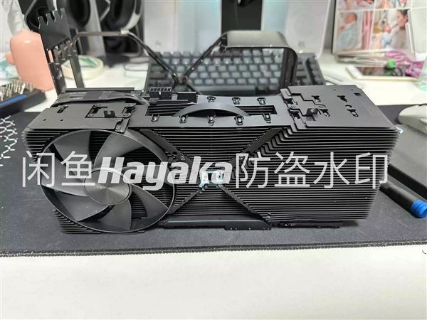 RTX 4090 Ti四插槽巨型散热器隐藏三风扇！22条热管怕不怕？